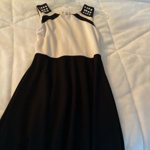 Girls black and white Nicole Miller size S